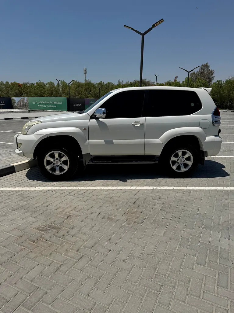 Toyota Prado 2008 — photo 1 of 9