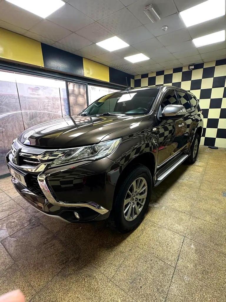 Mitsubishi Montero Sport 2017 — photo 1 of 8