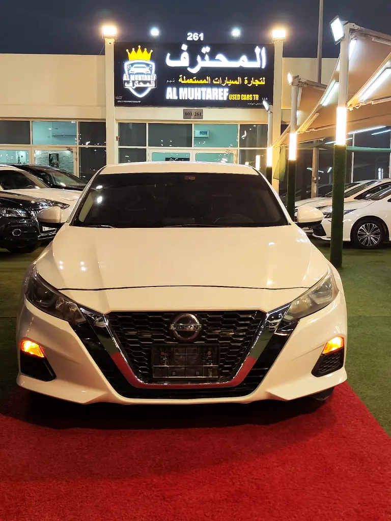 Nissan Altima 2020 — photo 1 of 10