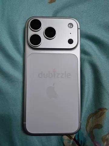 iPhone 17 pro (silver) with one month usage