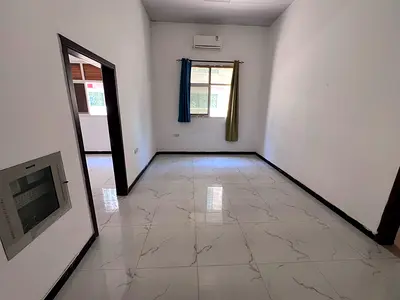 Suitable for employees – Large space – Excellent layout – Split air conditioning – Free maintenance – Easy access to Dubai and Sharjah exits