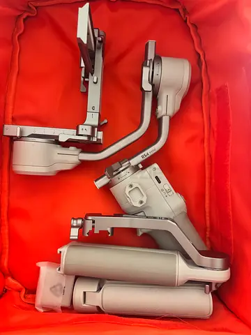 DJI RONIN RS4 mini Combo (like new just a month used) warranty still have and bill also have.