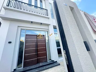 Brand new luxury 5bedroom villa sparte majlis Maid room All master room ready to move only jest 140k
