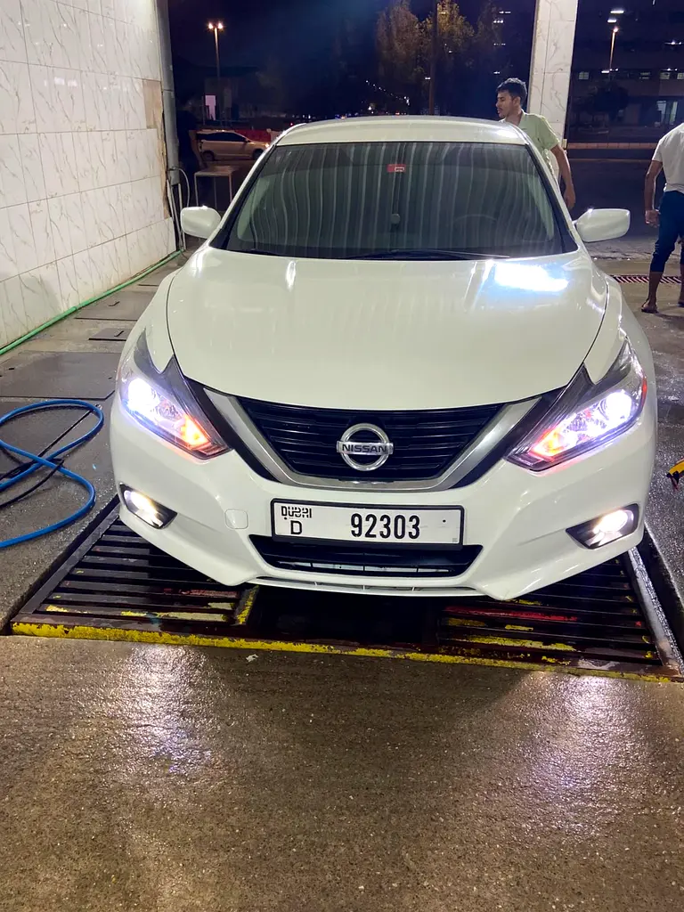 Nissan Altima 2016 — photo 1 of 5