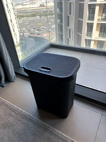 Woven design laundry basket with lid