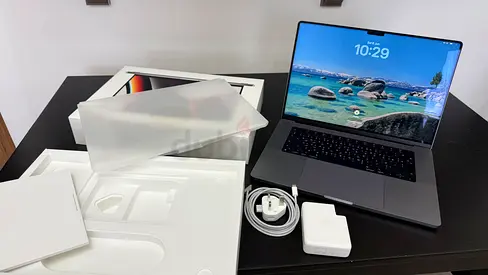 MacBook Pro 16-inch M1 Pro – 16GB RAM – 1TB SSD – Scratch-Free – With Original Box  Charger