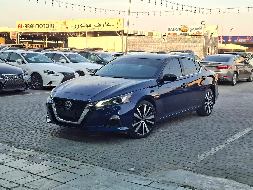 Nissan Altima 2022 — photo 1 of 9