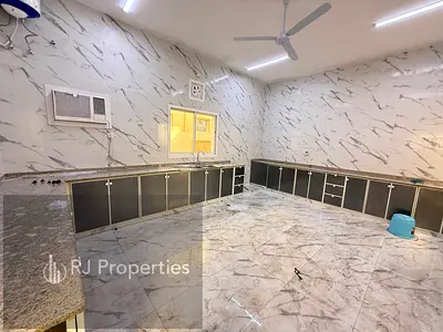 Luxury Very Huje Spacious Villa Like New Bright Location Near Al yash Park
