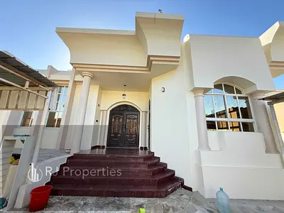 Luxury Very Huje Spacious Villa Like New Bright Location Near Al yash Park