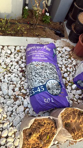 Bag of brown decorative garden mulch (approx. 50L) - good condition