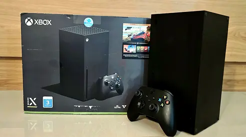 Xbox Series X Forza edition 1TB SSD 4K. Console with controller, Games and original box.