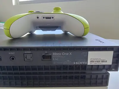 للبيع: Xbox One X مستعمل بحالة ممتازة