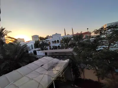 فيلا مستقله للايجار مساحه 6000 قدم دورين مع 2 باركن مع مسبح واستور وملحق خارجي بالشارقه شرقان