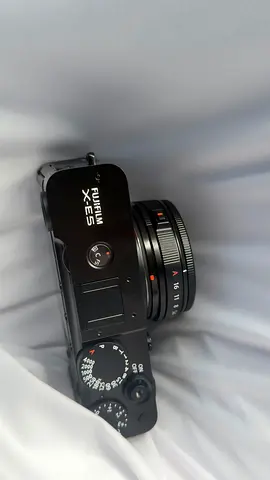 Fujifilm X-E5 Mirrorless Camera with 23mm Lens - Good Condition