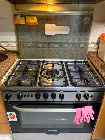 Westpoint 5 Burner Gas Cooker Oven | Good Condition | Urgent | Ajman | AED 300