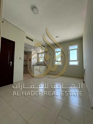 استوديو بمساحة مريحة • إطلالة مفتوحة • مطبخ عملي • حمام • تشطيبات جيدة مميزات الموقع: • قريب من جميع الخدمات • سهولة الوصول إلى الطرق الرئيسية • منطق
