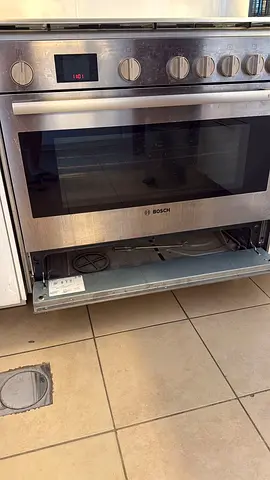 BOSCH Cooker
Gas Hob/Electric Oven
90X60 cm Silver/Black 
Made in Italy