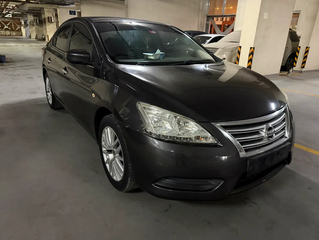 Nissan Sentra 2014 — photo 1 of 8