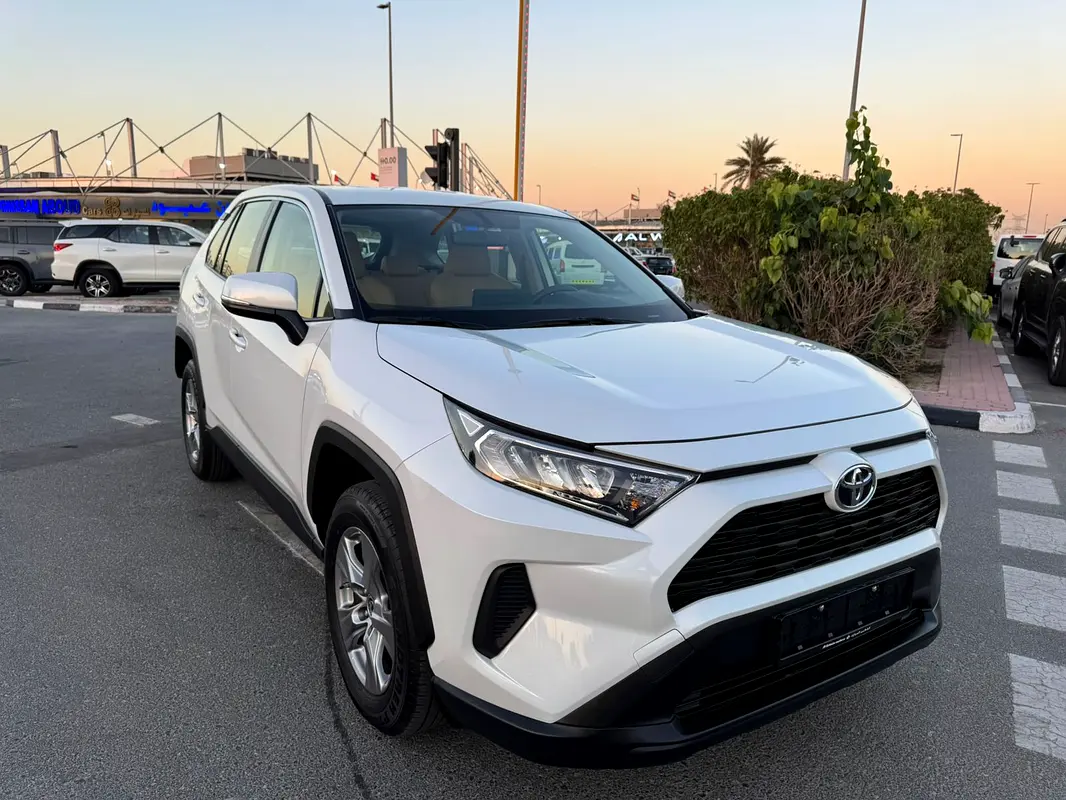 Toyota Rav 4 2025 — photo 1 of 18