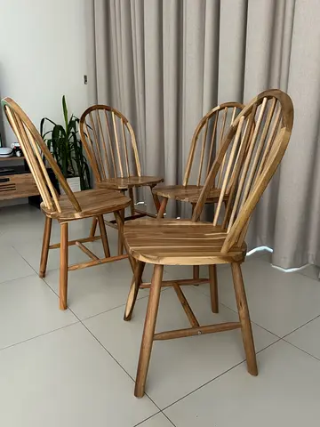 Set of 4 Solid Wood Windsor-Style Dining Chairs - Light Finish