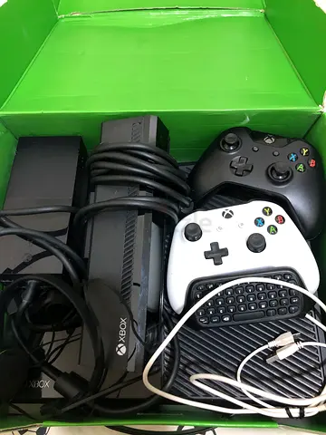 Used xbox one (plays xbox 360 games)