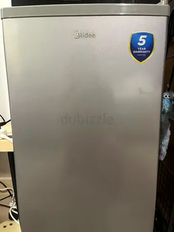Compact single-door Midea fridge - good condition - 120L - JLT