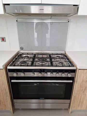 Siemens stainless steel freestanding gas cooker with oven - good condition