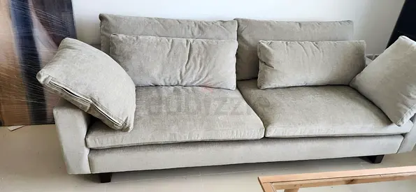 Beige 2-Seater Sofa with coffee table in Good Condition from West Elm