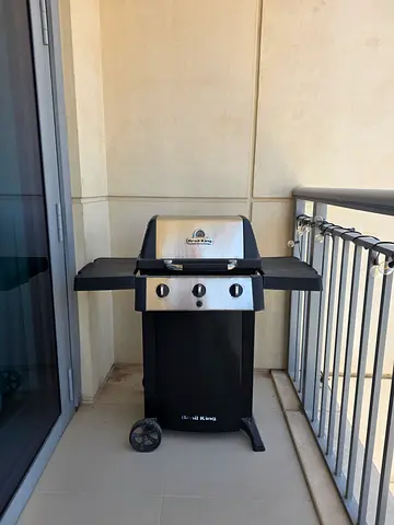 Broil King 3 Burner Gas BBQ Grill + Gas Cylinder + Original Cover