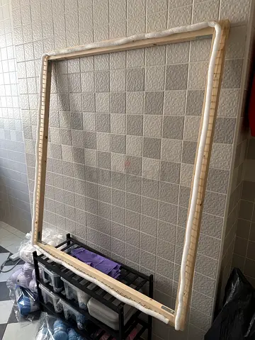 Wooden tufting frame with nails for rug making