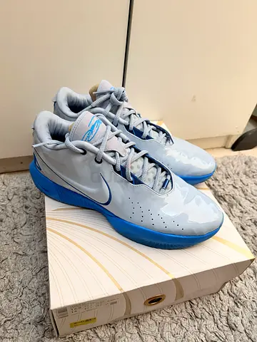 Lebron 21 size 12.5, J4 Rare Air size 13, J2 quai 54 size 12.5 , all is used one. Complete with box