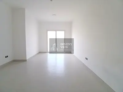 Like brand new lavish 2bhk with balcony and fully family building