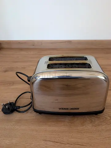 Black+Decker ET222 2-Slice Stainless Steel Toaster.