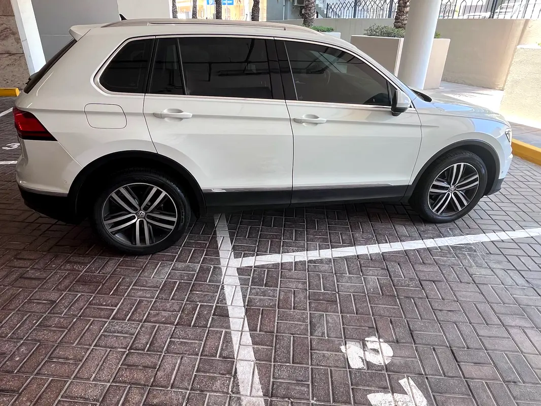 Volkswagen Tiguan 2017 — photo 1 of 7