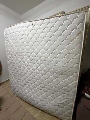 Used king Size Mattress - Clean, Good Condition(5 months old only)