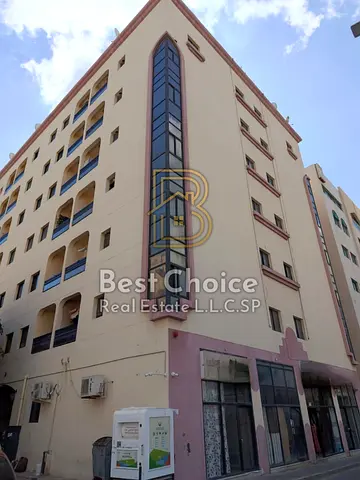 للبيع بناية استثمارية مميزة – البوطينة (حي شرق) العمر 20 سنه