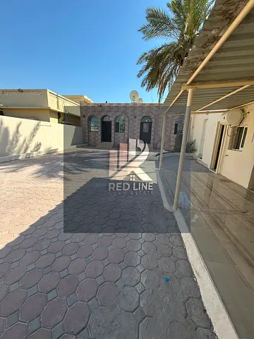 🏡 بيت عربي للإيجار بالحزانة – 3 غرف وصالة ومجلس وغرفة خادمة وستور، دفعات حتى 6 شيكات، موقع مميز وقريب من الخدمات، بسعر 75,000 درهم سنوياً.