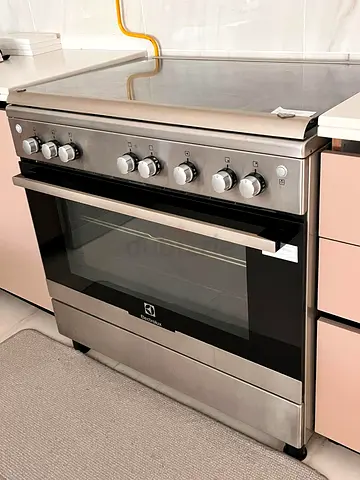 Electrolux stainless steel freestanding 90cm gas cooker  oven with electric fan - good condition