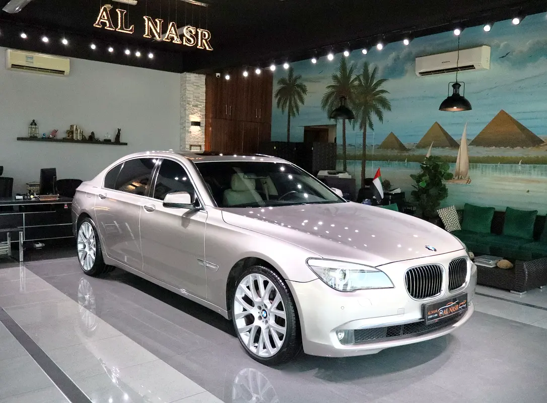 BMW 7-Series 2010 — photo 1 of 17
