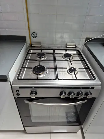 Used freestanding gas cooker with oven - excellent condition