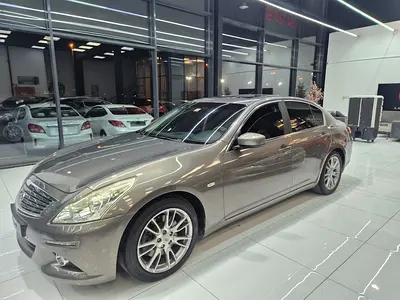 2013 Infiniti G25 照片 2