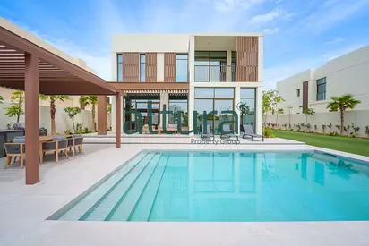 V4 Executive | Landscaped | Huge Plot