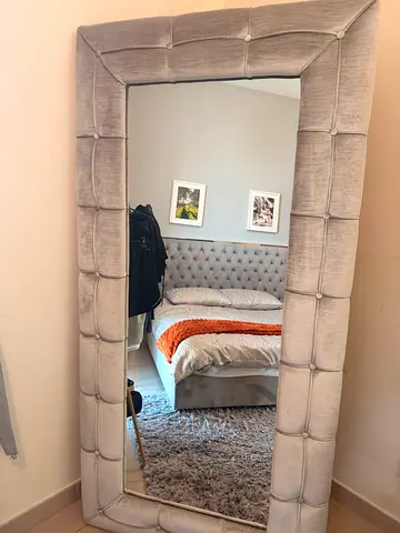 Standing velvet padded mirror