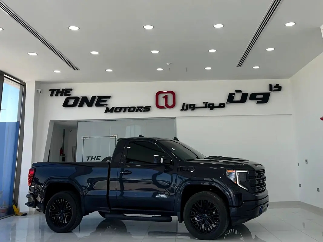 GMC Sierra 2023 — photo 1 of 18