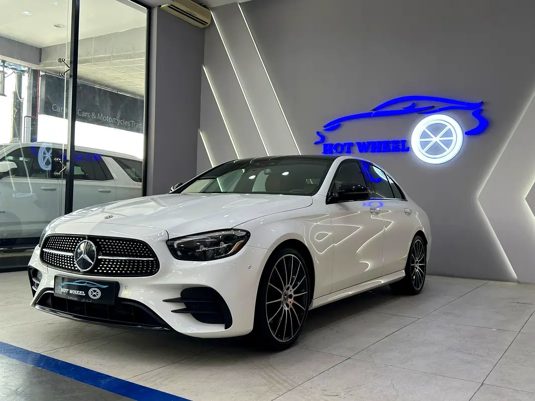 Mercedes-Benz E-Class 2023 — photo 1 of 17