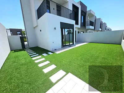 Real Listing, 4br+m, Single Row, Open views