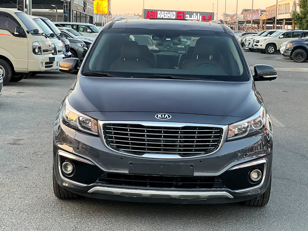 Kia Carnival 2015 — photo 1 of 8