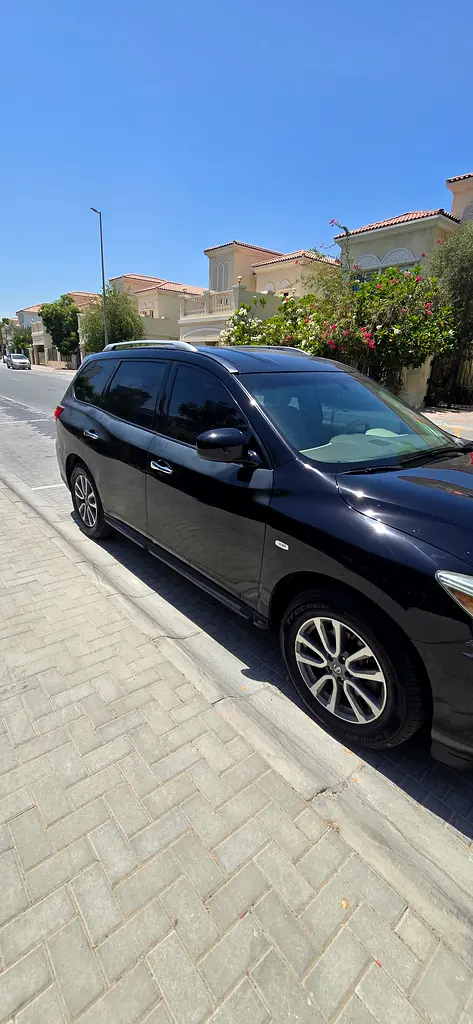Nissan Pathfinder 2014 — photo 1 of 10