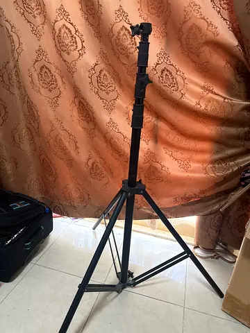 Adjustable Light Stand for Photography and Video