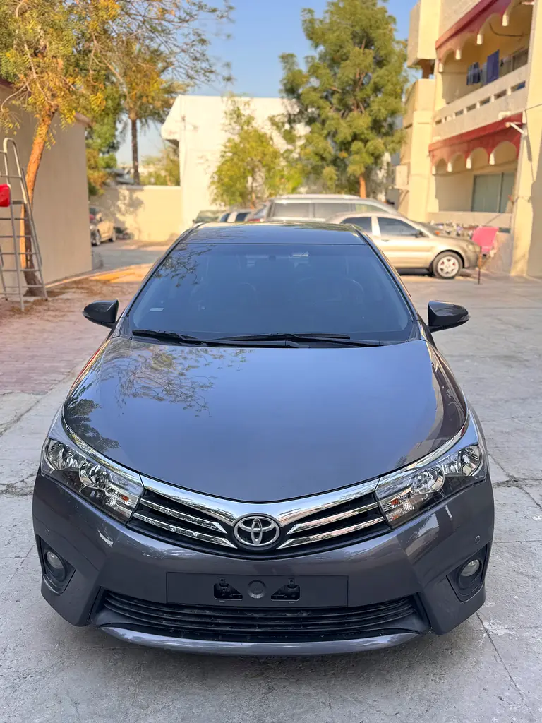 Toyota Corolla 2013 — photo 1 of 12